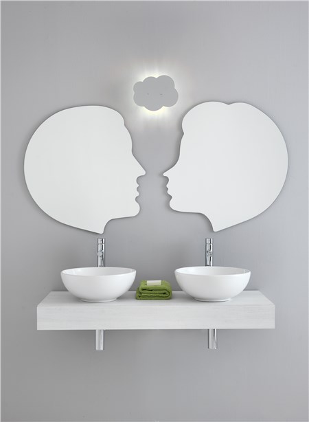 Specchio sagomato, il protagonista indiscusso del bagno di design